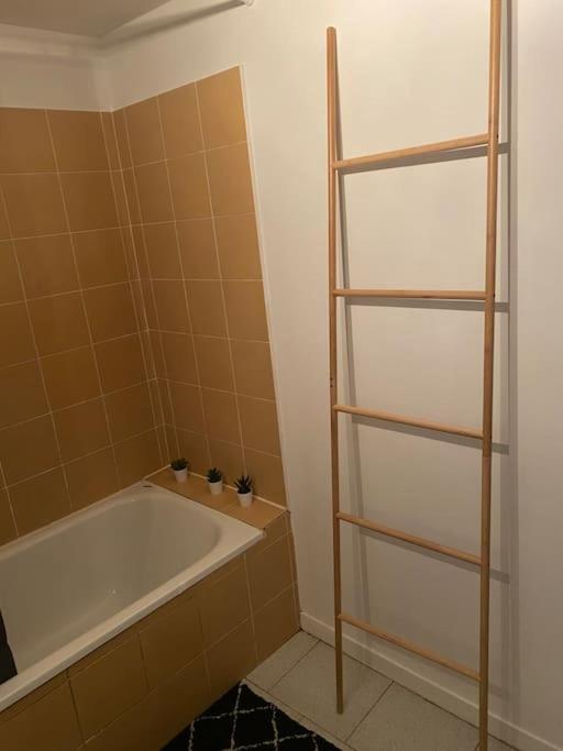 Kúpeľňa v ubytovaní Loft/jardin et parking : Le Petit Clos Bourdet