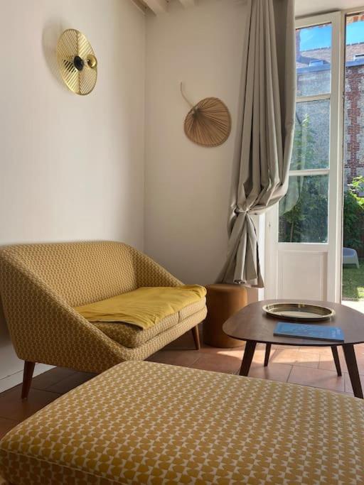 Posedenie v ubytovaní Loft/jardin et parking : Le Petit Clos Bourdet