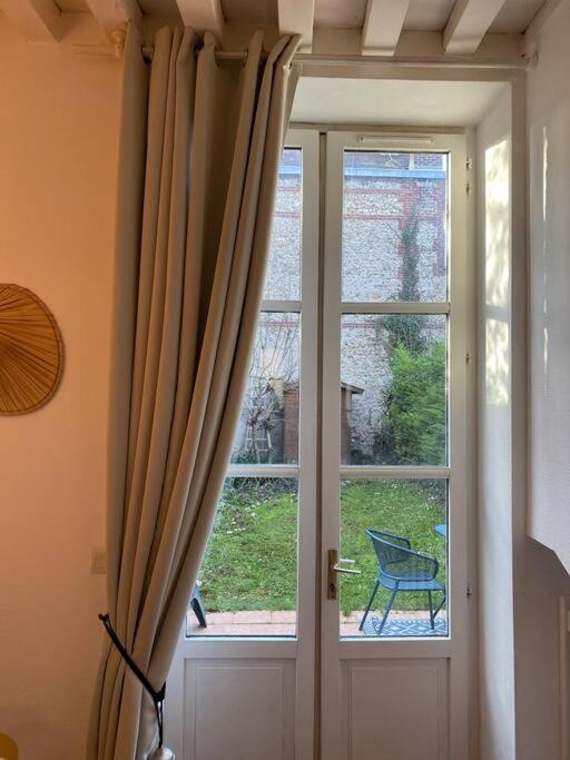 Vonkajšia záhrada v ubytovaní Loft/jardin et parking : Le Petit Clos Bourdet