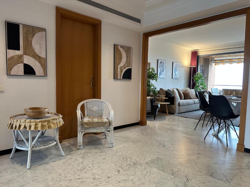 Ruang duduk di Lets Holidays Apartment Sea Views in Barcelona