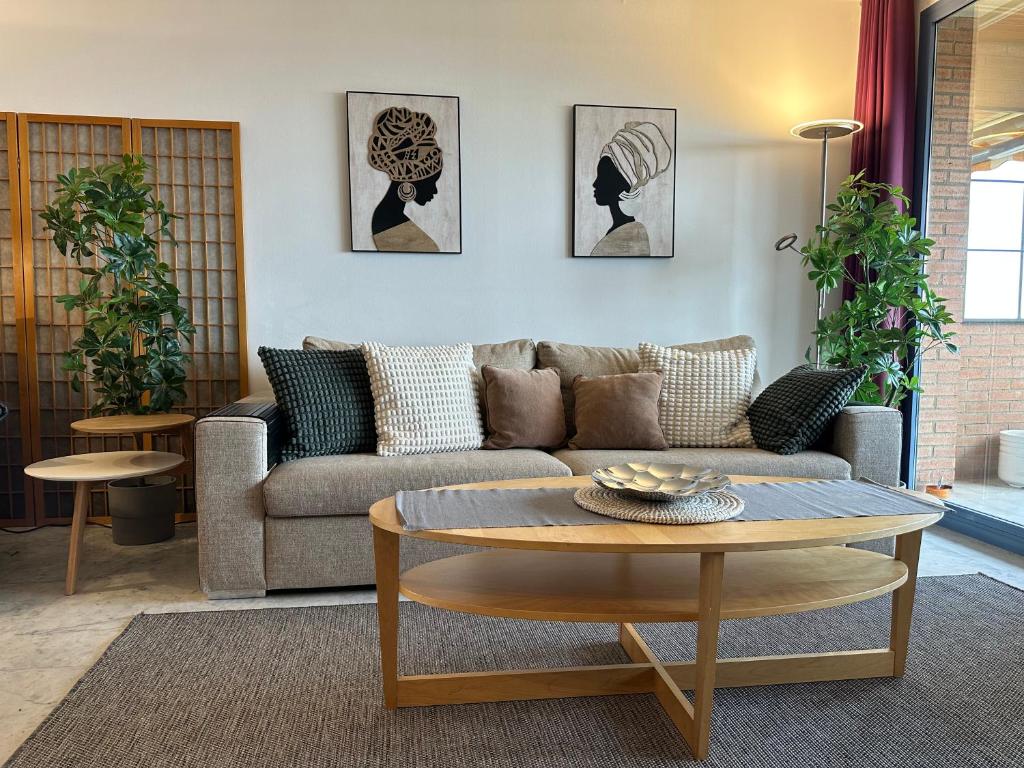 Ruang duduk di Lets Holidays Apartment Sea Views in Barcelona