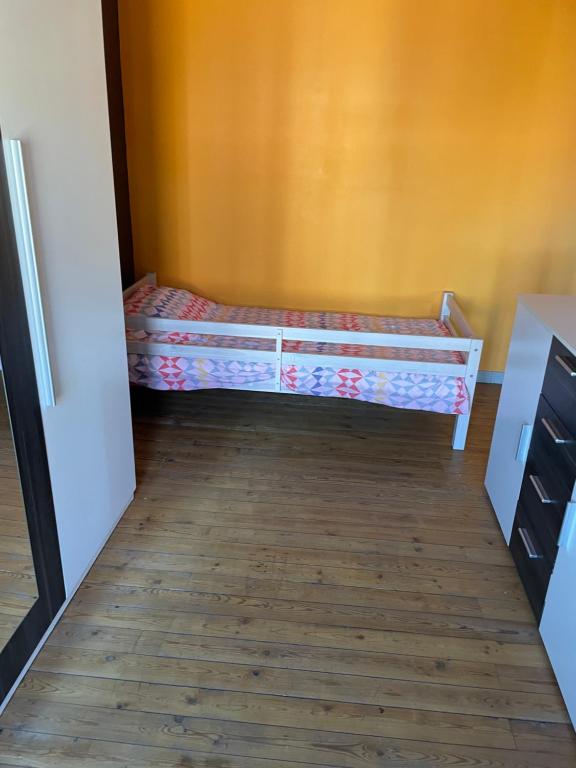Postel nebo postele na pokoji v ubytování « Le temps d’un instant » dépendance