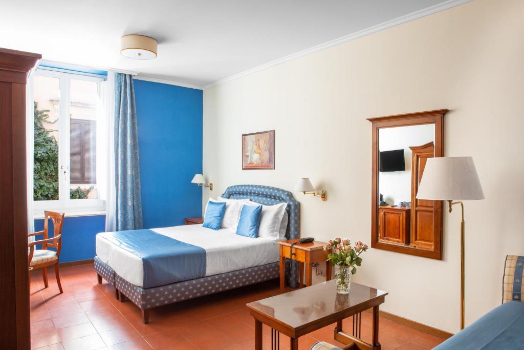 Postel nebo postele na pokoji v ubytování Hotel Piazza Di Spagna