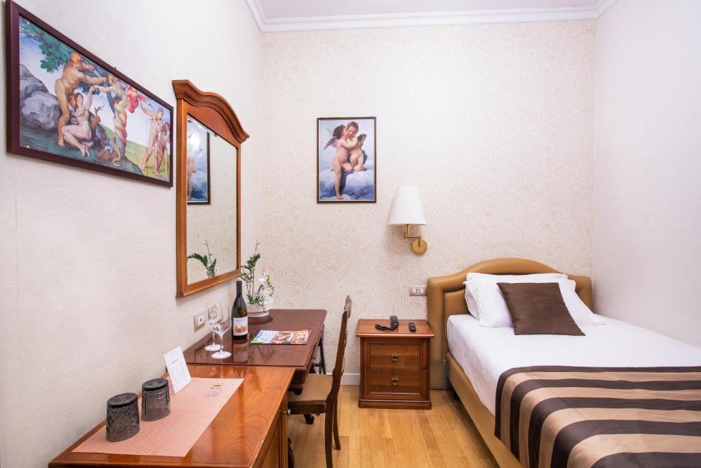 Postel nebo postele na pokoji v ubytování Hotel Piazza Di Spagna