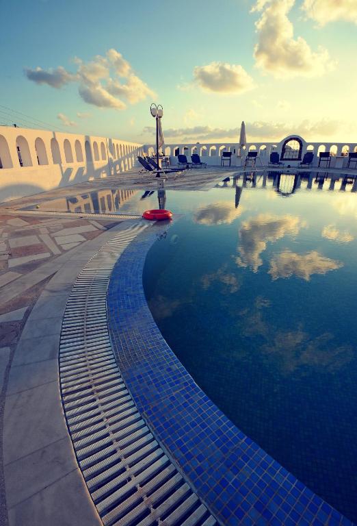 Basen w obiekcie Villa Kavallaris & Apartments lub w pobliżu