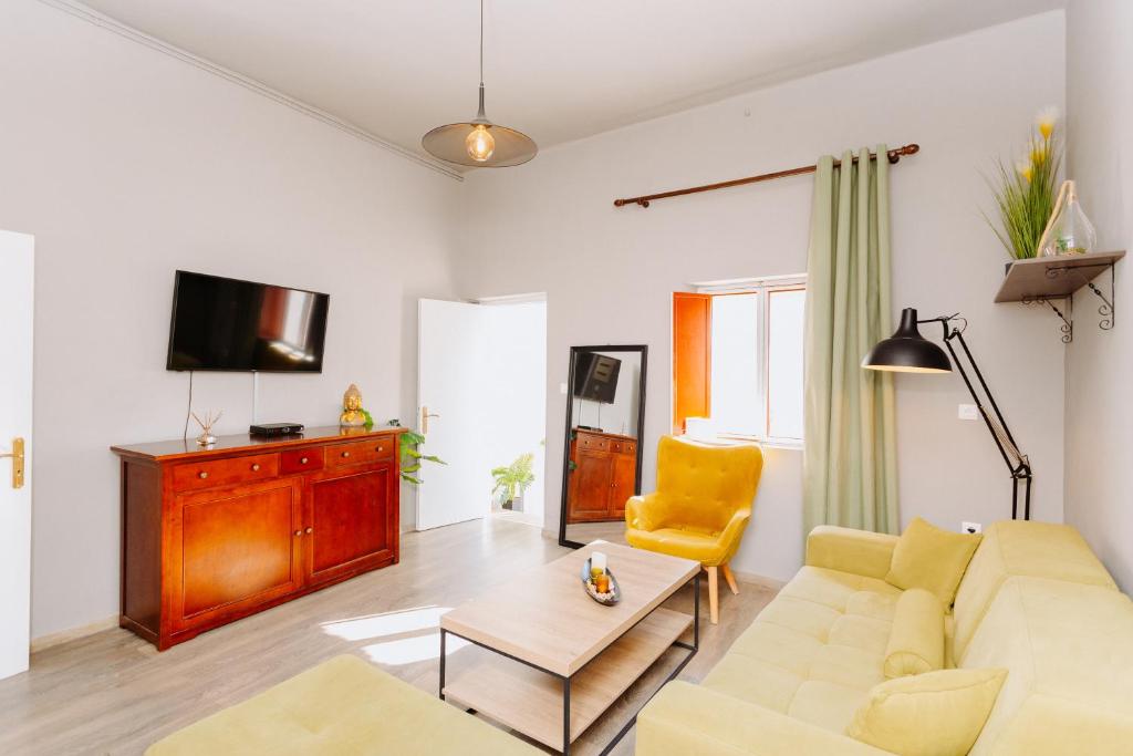 Rhodes Old town apartment manos
