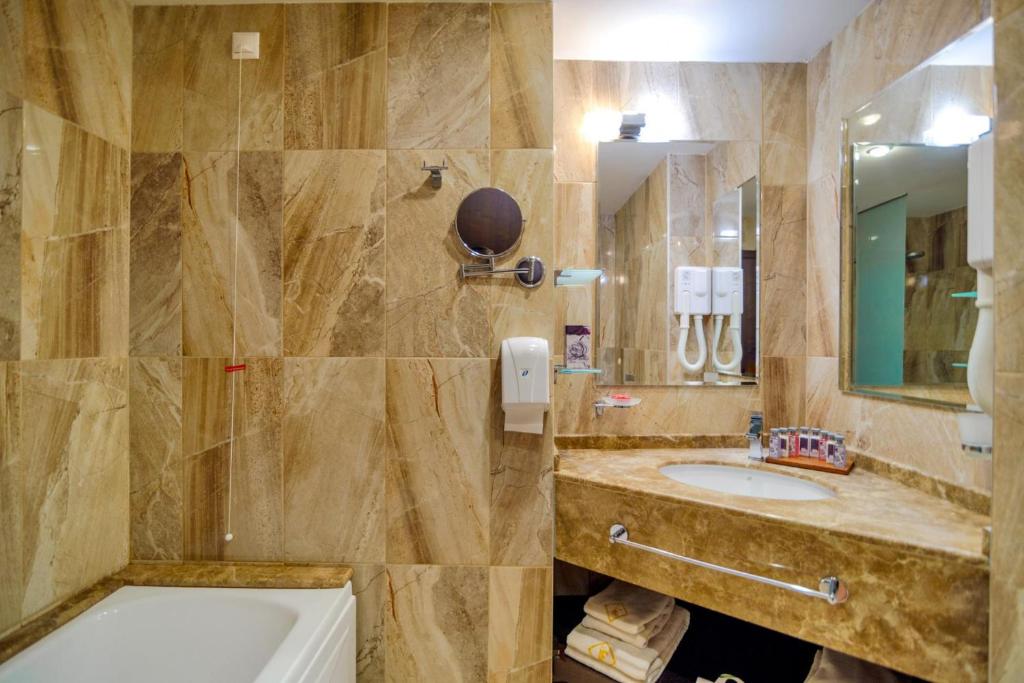 Executive Room with Balcony and Executive Lounge Access - Wellness package