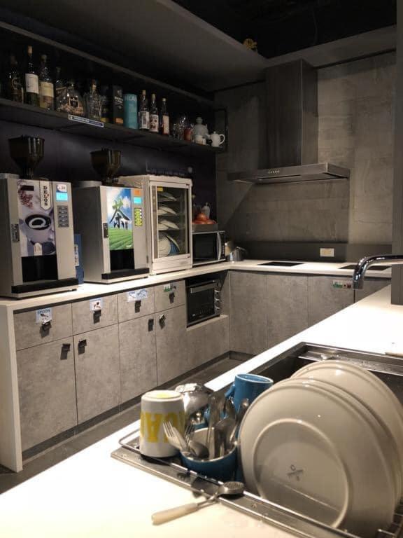 Kuchyň nebo kuchyňský kout v ubytování Taipei Discover Hostel