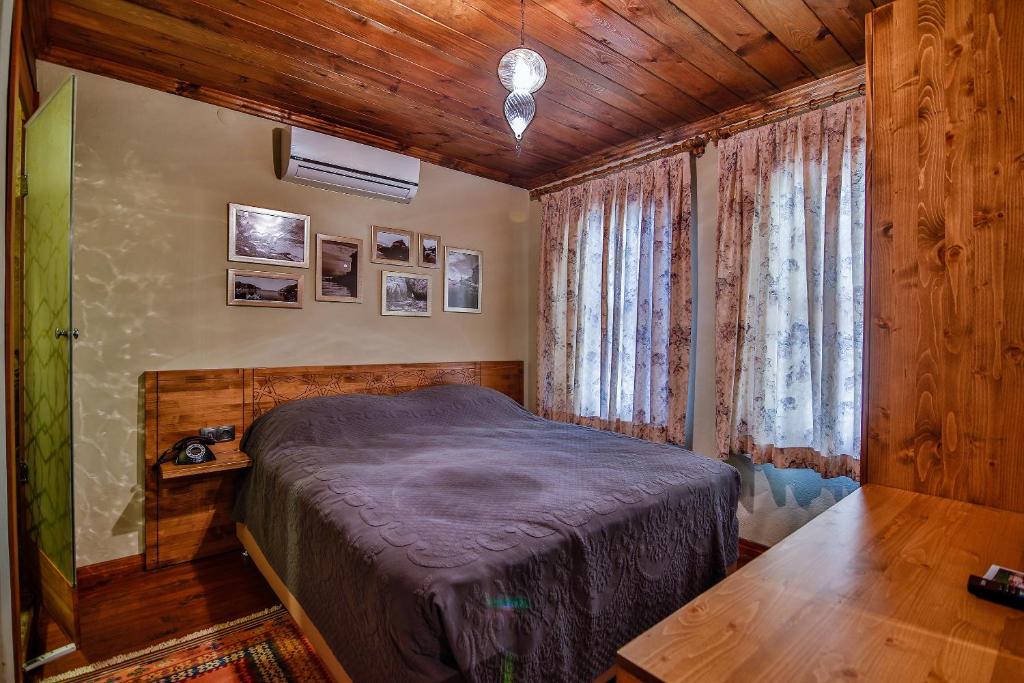 Postel nebo postele na pokoji v ubytování Kum Pansiyon