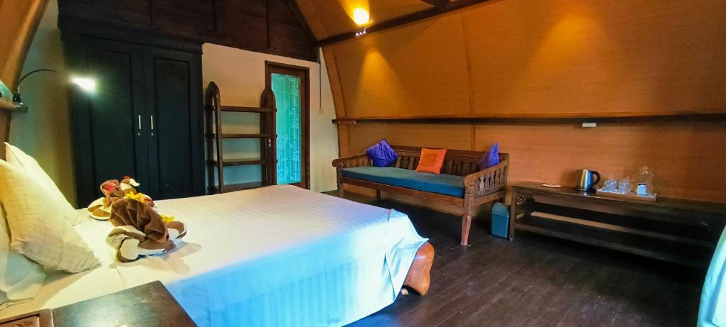 Postel nebo postele na pokoji v ubytování Stargate Villa Pintu Bintang