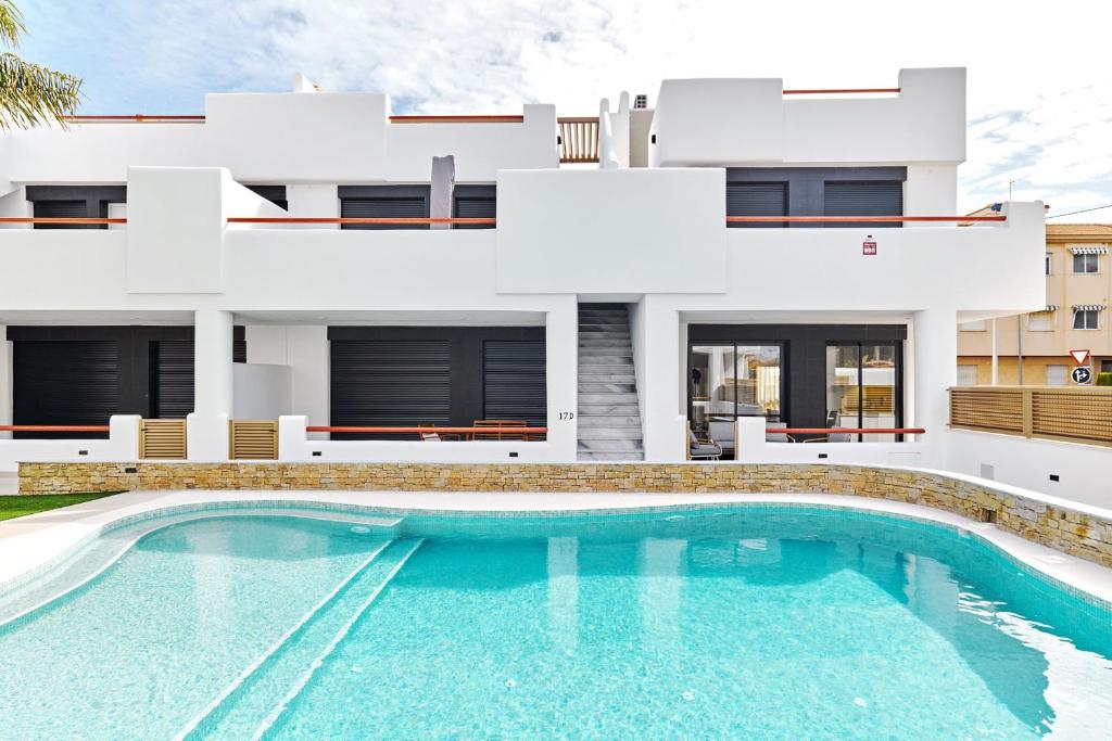 Bazén v ubytování Apartment Tropical Beach nebo v jeho okolí