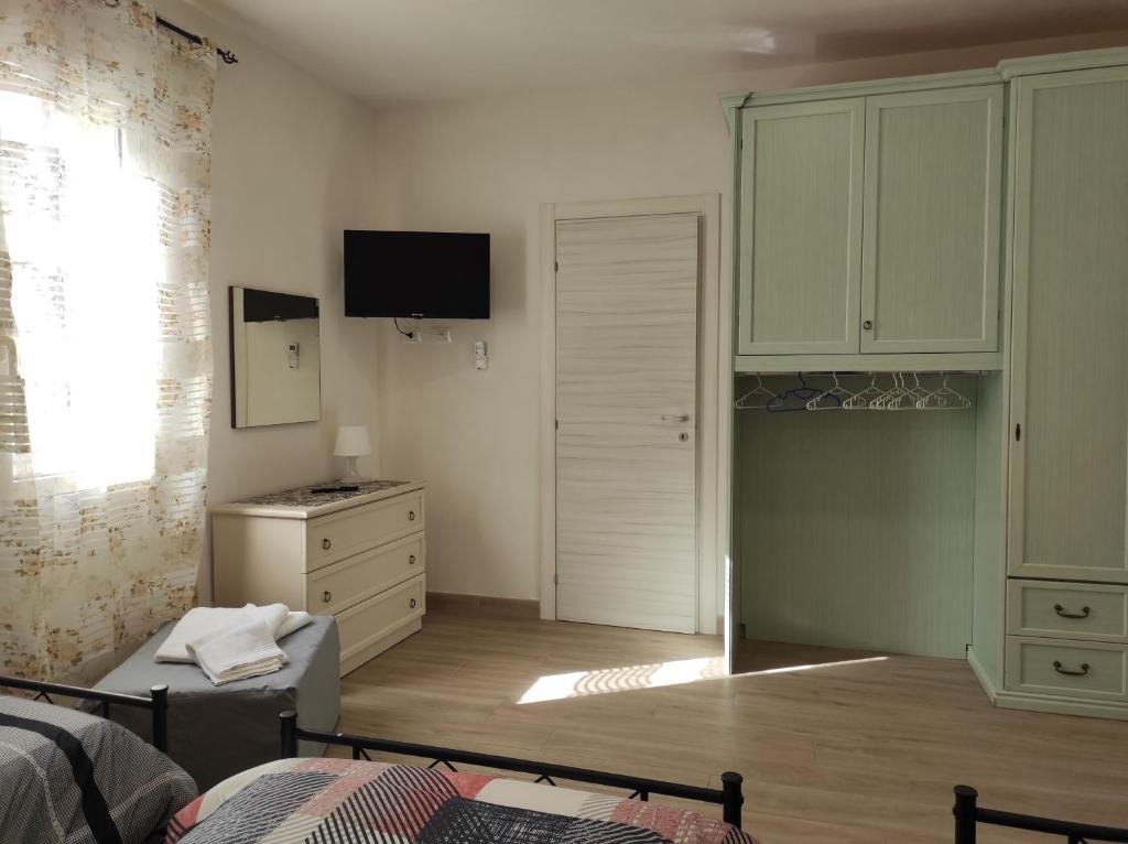 Łóżko lub łóżka w pokoju w obiekcie HOME DOLCE LUNA
