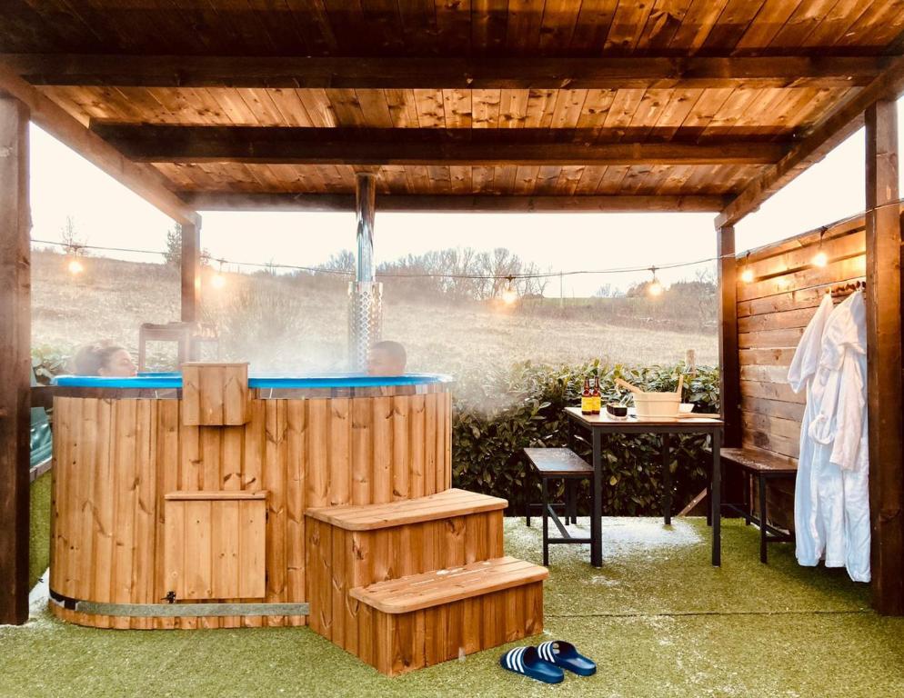 Fotografie z fotogalerie ubytování Glamping&BeerSpa Scialla Sul Lago v destinaci Pignola
