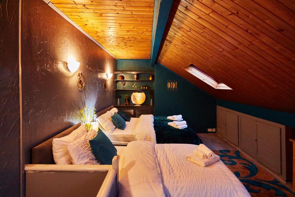 Posezení v ubytování Home away from Home Entire 2 bedroom house