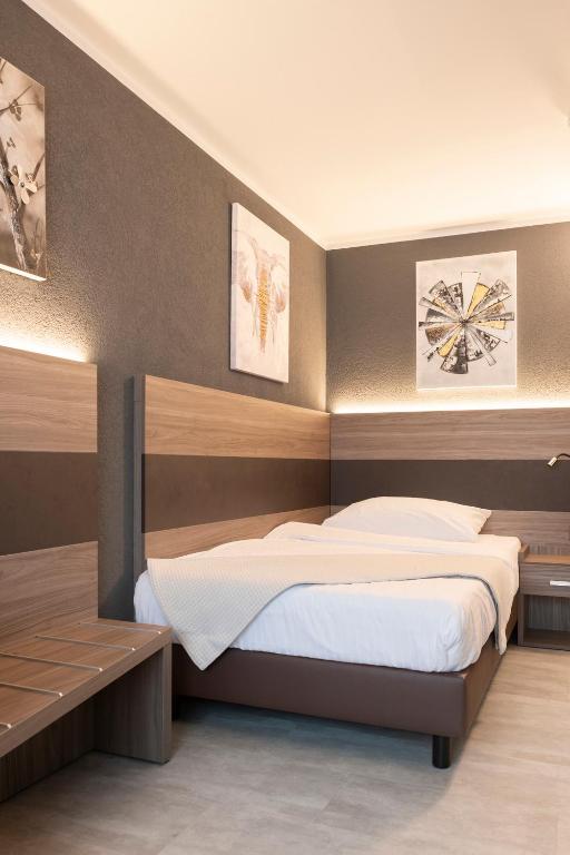 Postel nebo postele na pokoji v ubytování Hotel Bahnhof Zollikofen