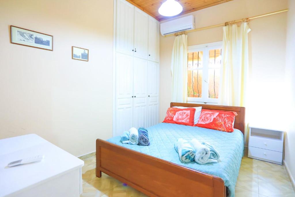 A bed or beds in a room at SeaView Calypso