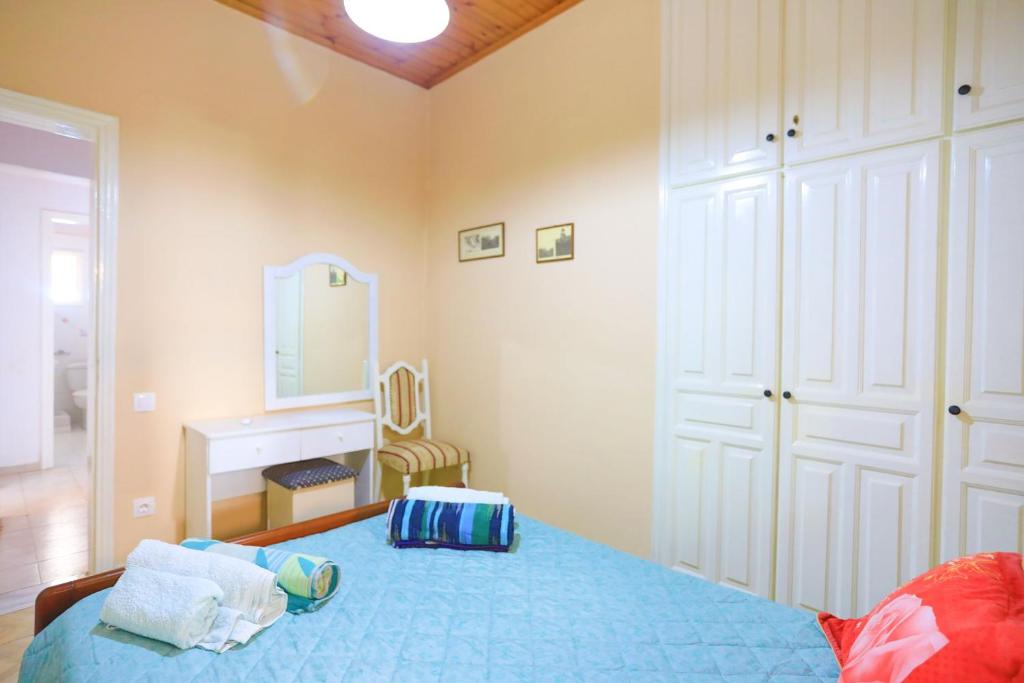 A bed or beds in a room at SeaView Calypso