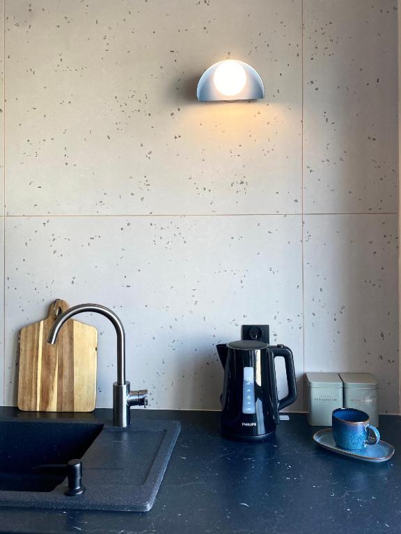 Kuchyňa alebo kuchynka v ubytovaní Apartament Good Morning Wrocław 1 piętro - Klima - 100m Rynek - Netflix - Parking w cenie