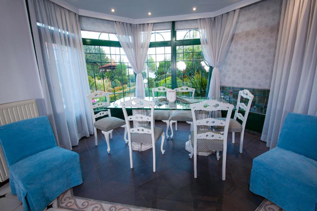 Natalie Apartments - 14