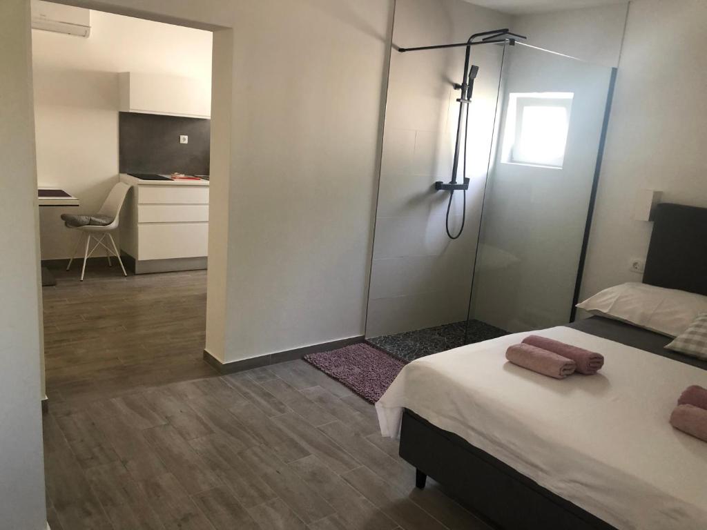 Posteľ alebo postele v izbe v ubytovaní Apartmani Milka i Jozo