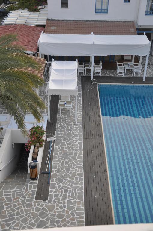 Bazén v ubytování Tasmaria Aparthotel nebo v jeho okolí