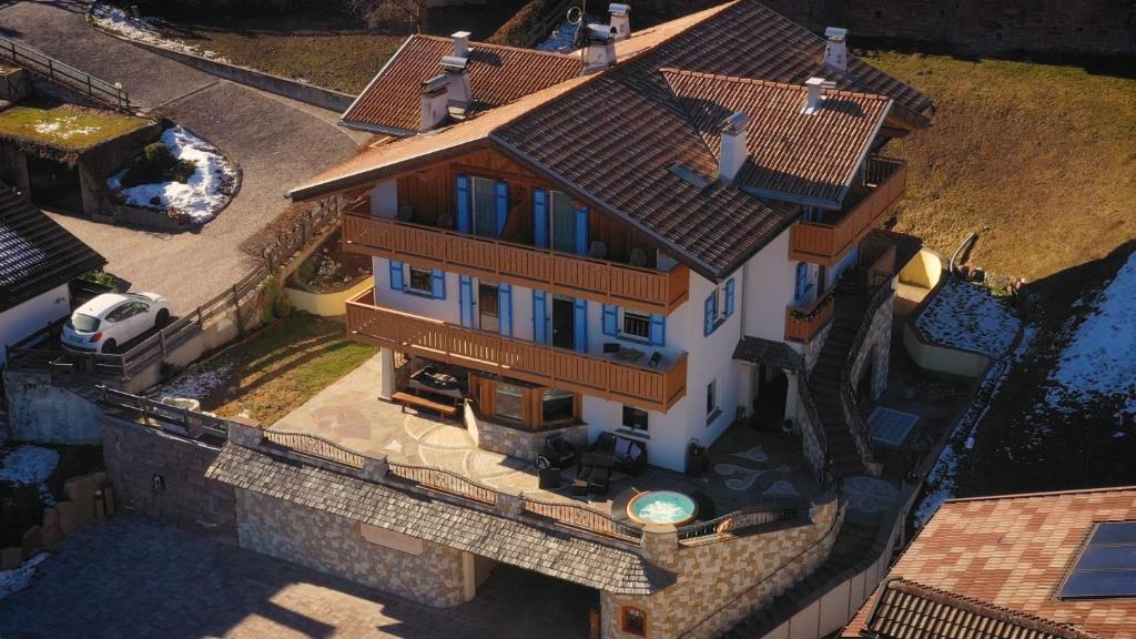 an overhead view of a house with a roof at BB le Fontanelle in Carano