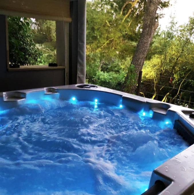 Fotografia z galérie ubytovania Gard - Maison Loft exotique & Jacuzzi privatif v destinácii Beaucaire