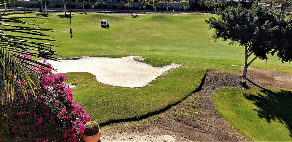 Golf pri vile alebo okolí