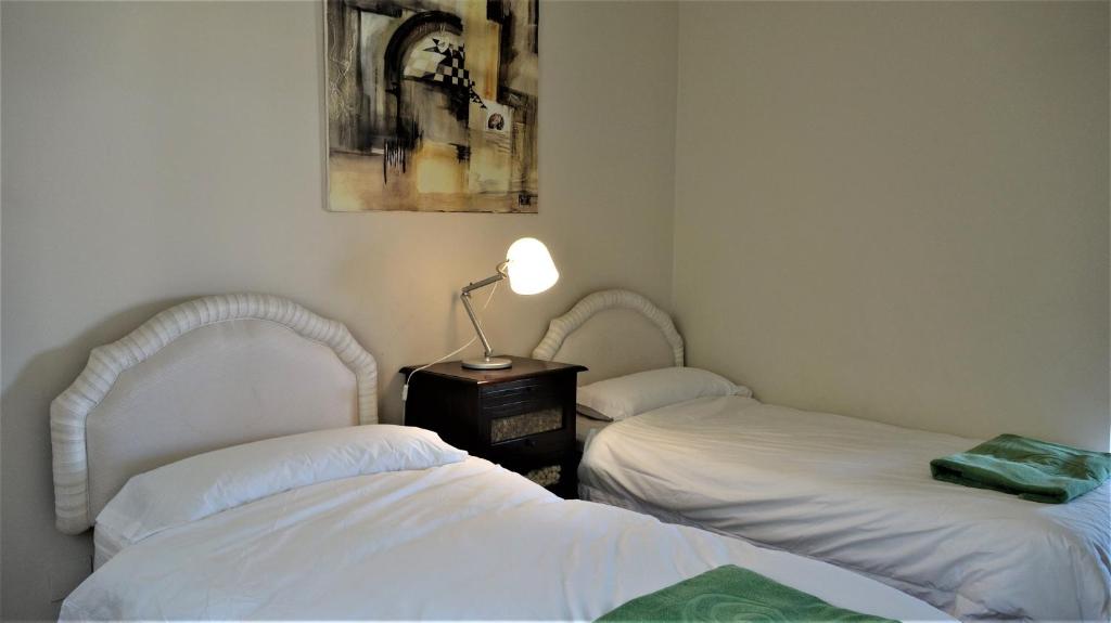 Posteľ alebo postele v izbe v ubytovaní VILLA DE LUXE 5***** golf - piscine chauffée - home cinéma - billard