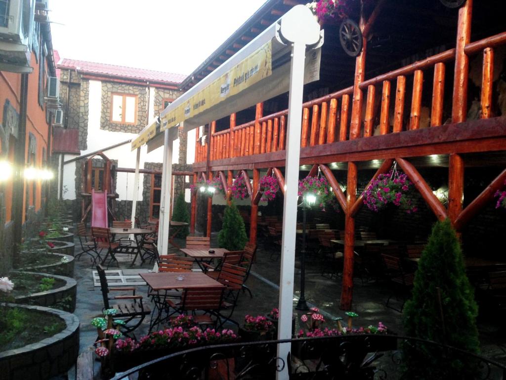 Restaurace v ubytování Pensiunea Adriano