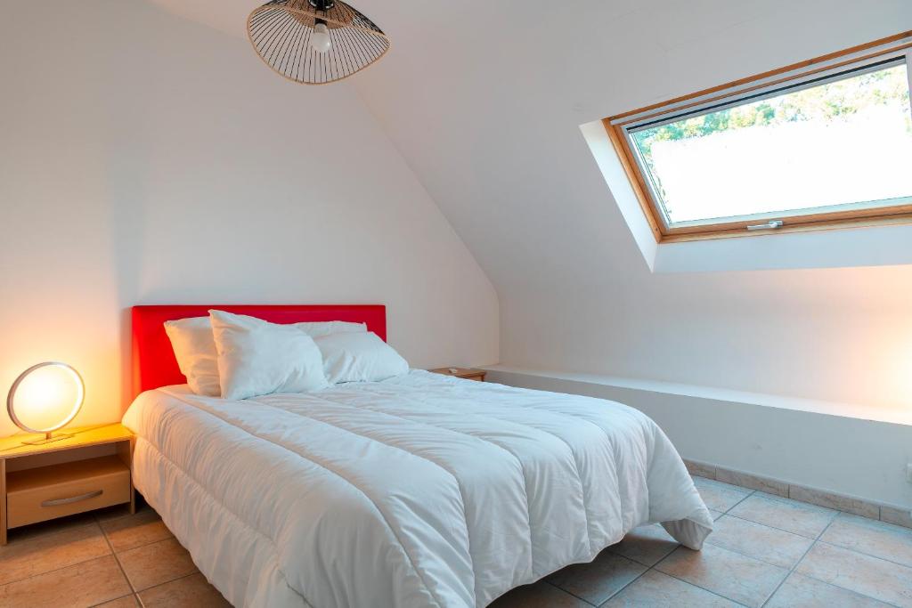 Łóżko lub łóżka w pokoju w obiekcie Le Fusain - Maison climatisée pour 6
