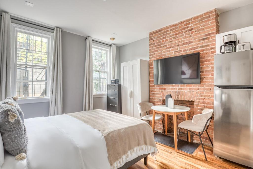 West Village studio w courtyard nr NYU NYC1009, New York, USA