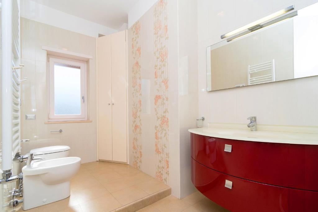 A bathroom at Guest House Emily Suites Sorrento