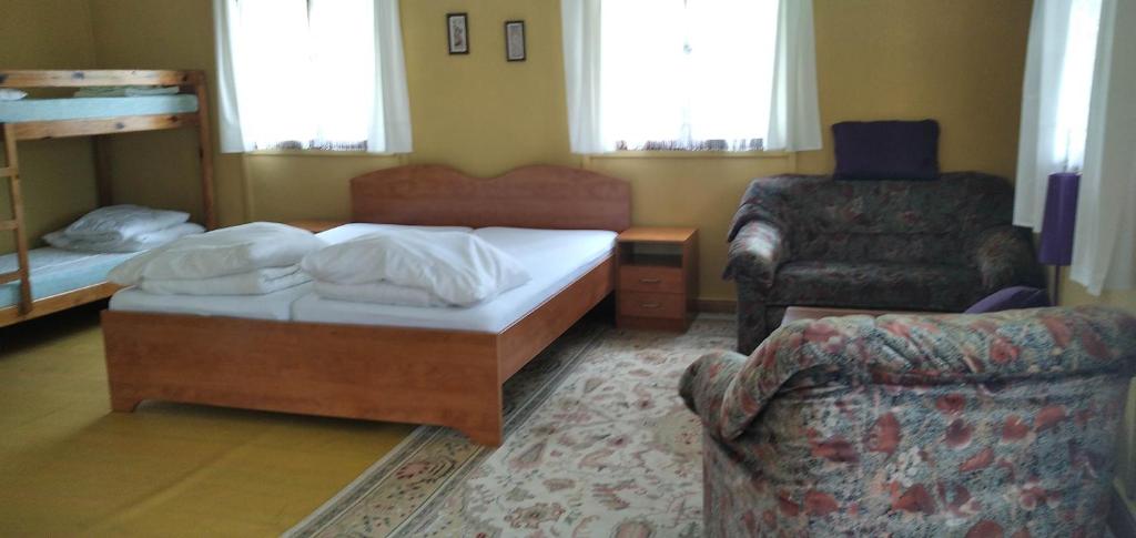 Postel nebo postele na pokoji v ubytování Retro Kemp pod Boubínem