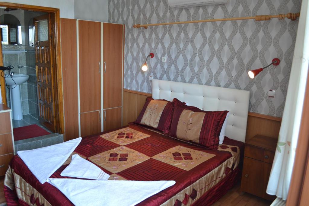 A bed or beds in a room at Aspawa Hotel