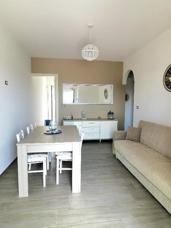 A kitchen or kitchenette at Casa Lucia Torre Pali (Salento)