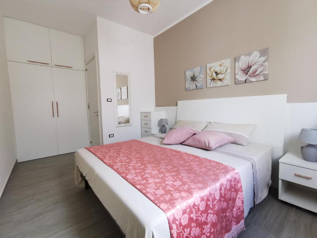 A bed or beds in a room at Casa Lucia Torre Pali (Salento)