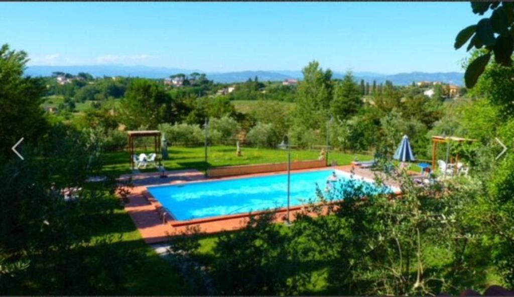 Bazén v ubytování Agriturismo La Pineta nebo v jeho okolí