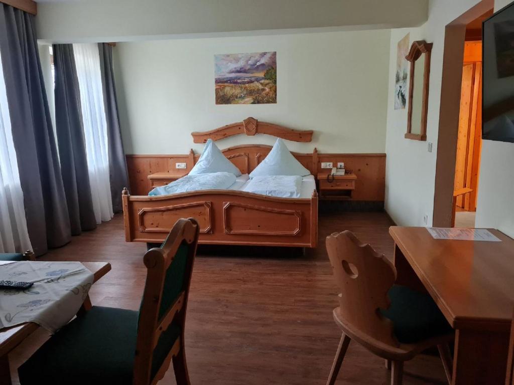 Postel nebo postele na pokoji v ubytování Landhotel Zum Jägerstöckl