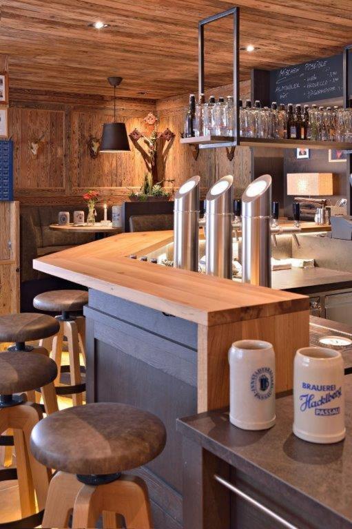 Příslušenství pro přípravu čaje a kávy v ubytování Landhotel Zum Jägerstöckl