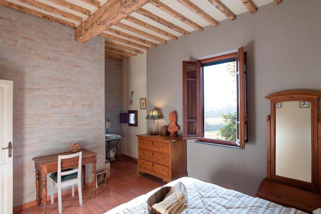 TV a/nebo společenská místnost v ubytování Agriturismo La Pineta