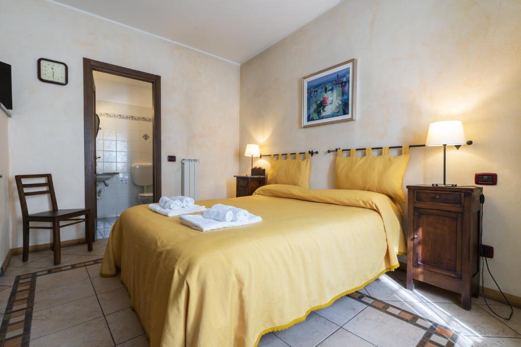 a bedroom with a bed with two towels on it at Agriturismo Edoardo Patrone in Domodossola