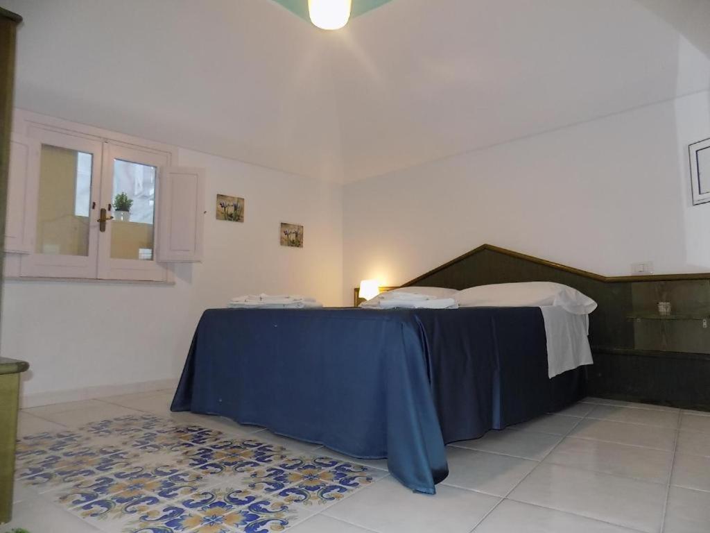 Postel nebo postele na pokoji v ubytování L'orchidea amalfi coast