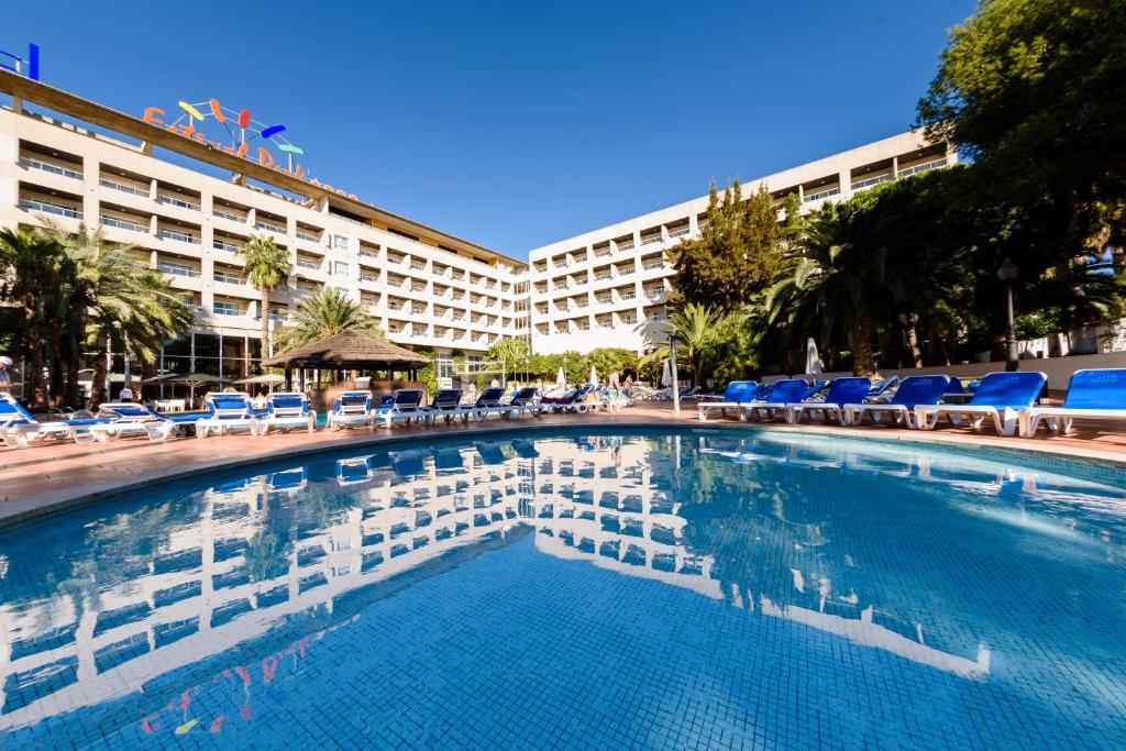 a large swimming pool in front of a hotel at Estival Park Silmar in La Pineda