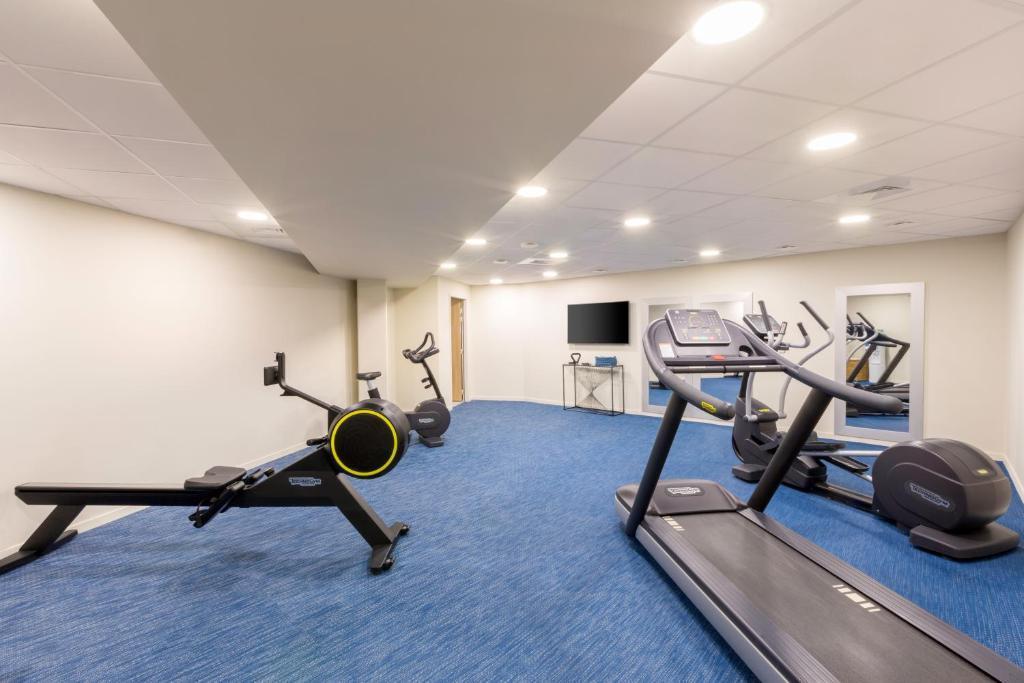 Fitness centrum a/nebo fitness zařízení v ubytování Best Western Plus Hôtel Escapade Senlis
