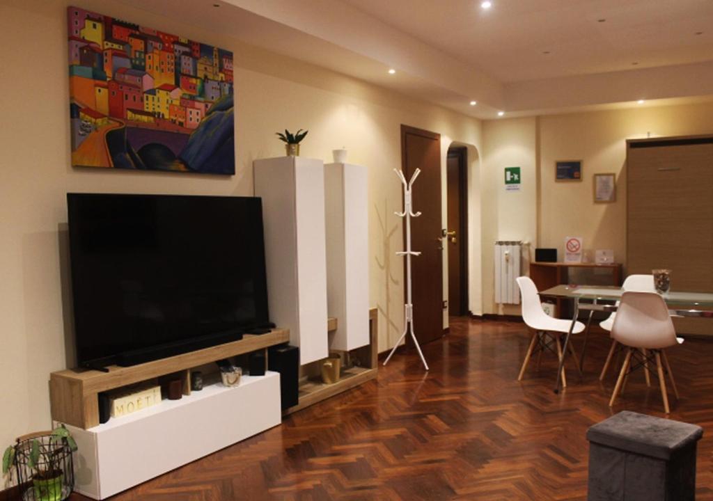 Televízia a/alebo spoločenská miestnosť v ubytovaní Labanca’s house