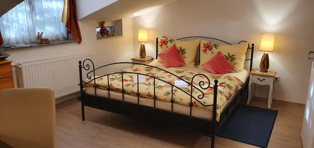Karmelita Boutique Apartman - Apartment With Garden View