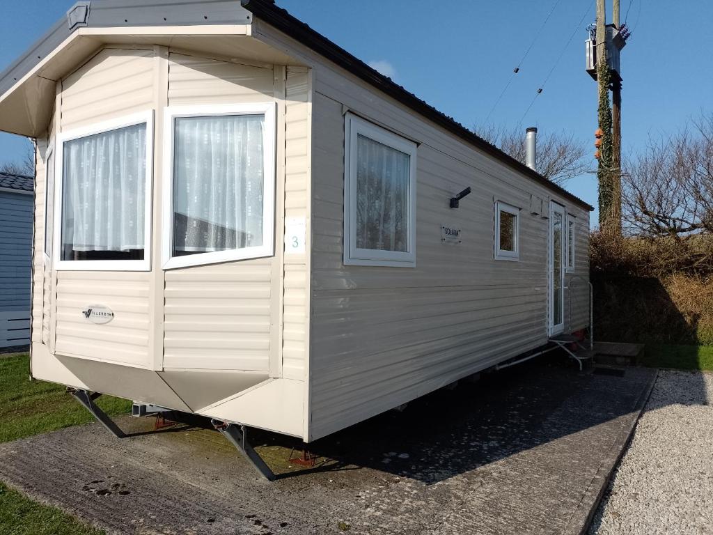 a tiny house on a trailer in a driveway at The Pearl in Poughill