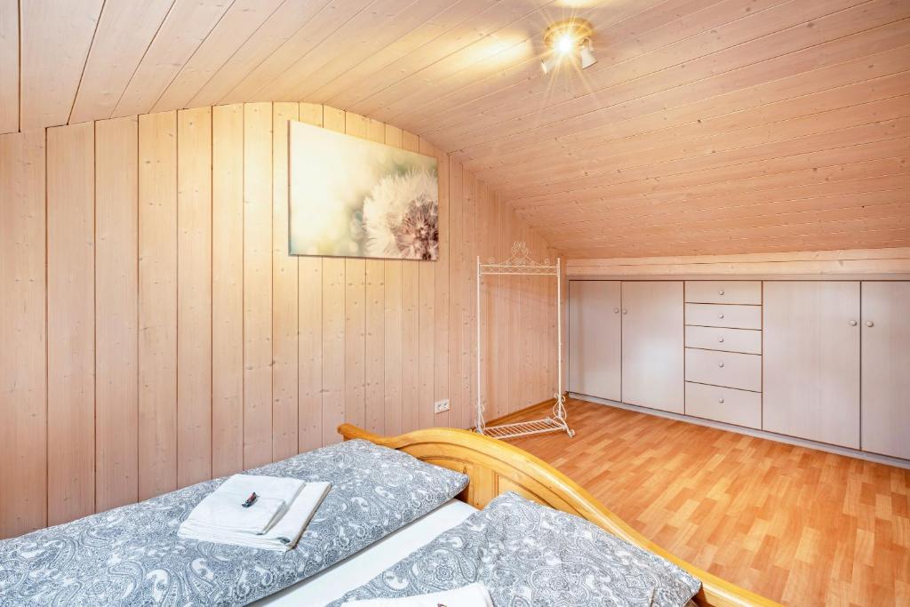 Postel nebo postele na pokoji v ubytování Wohnung Sunntratn