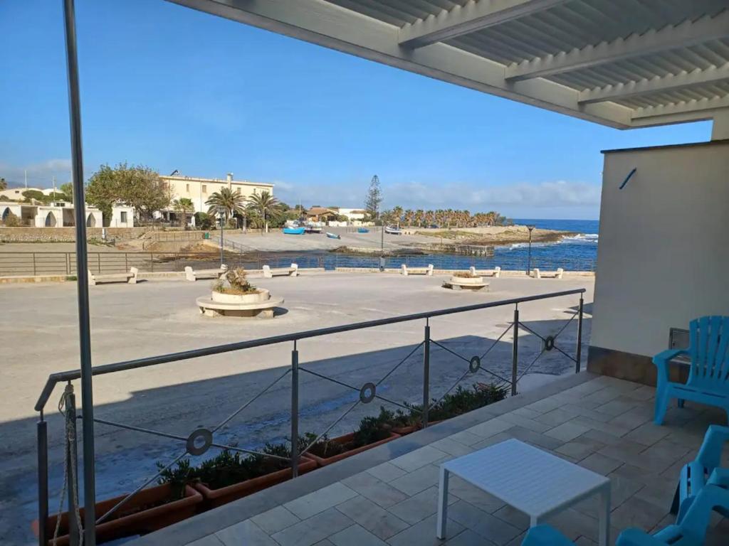 Casa fronte mare Baia Cornino
